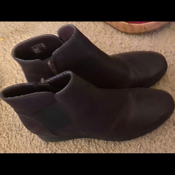 clarks comfort booties